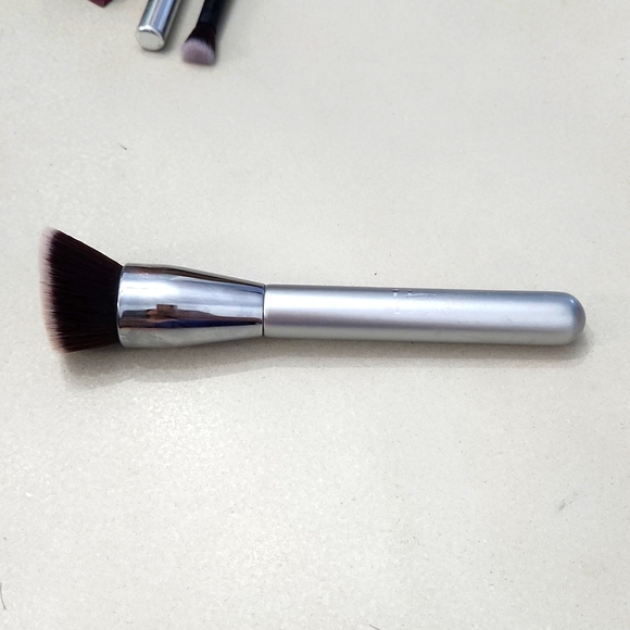 It foundation brush - Picture 1 of 4